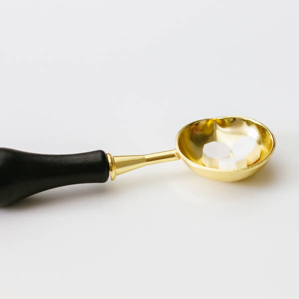 Schmelzlöffel mit Siegelwachs Perlen zum Gießen von Wachssiegeln