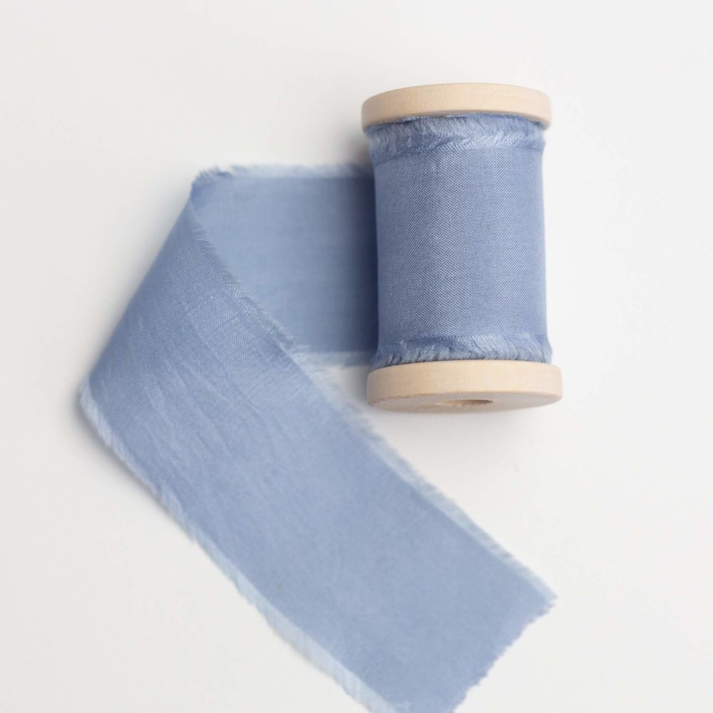 Seidenband Dusty Blue 32mm - Siegel Boutique Mestharm